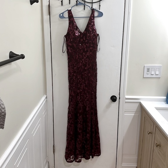 City Studios Maroon Sequined Prom Dress Size 9 - Picture 3 of 7